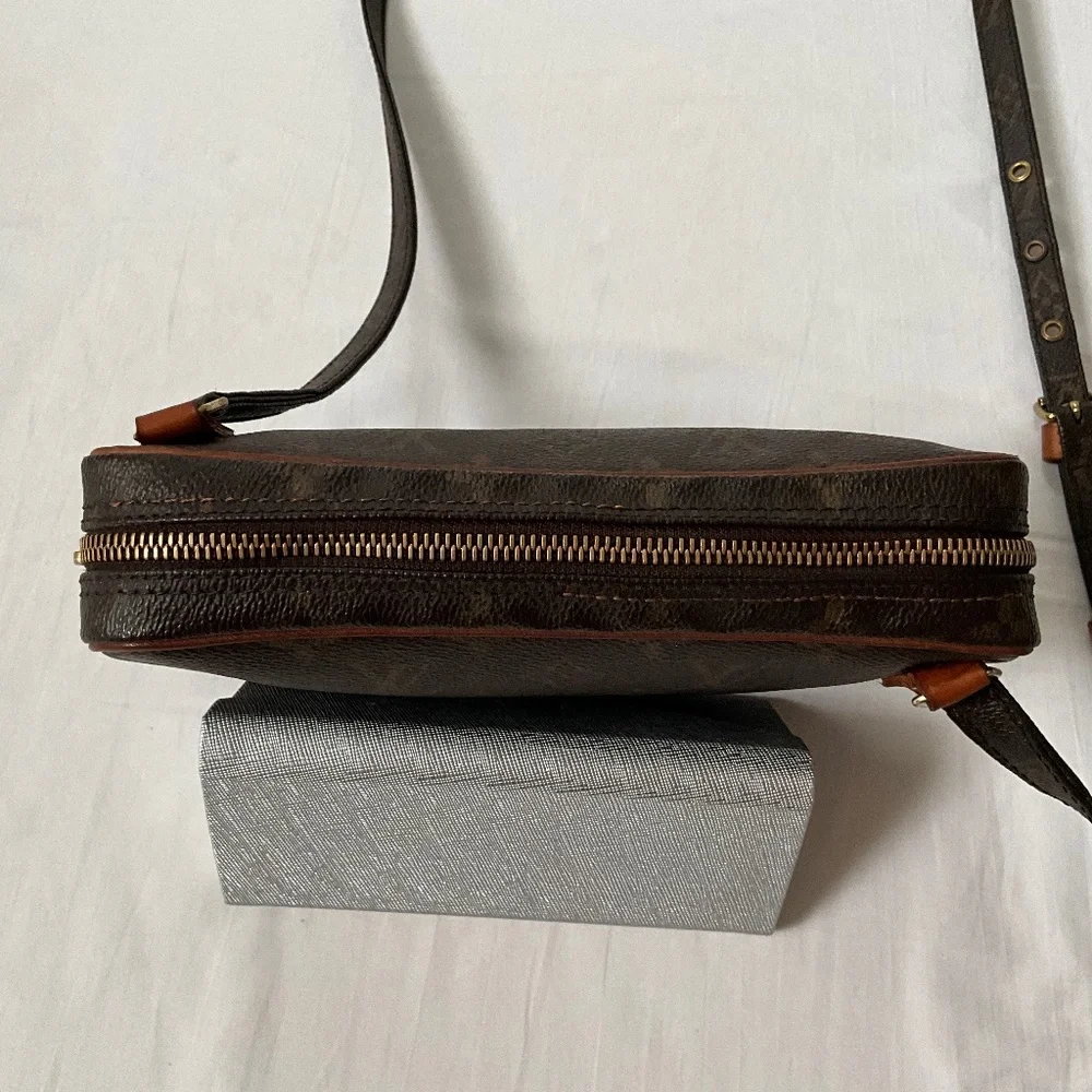 Louis Vuitton excellent pre